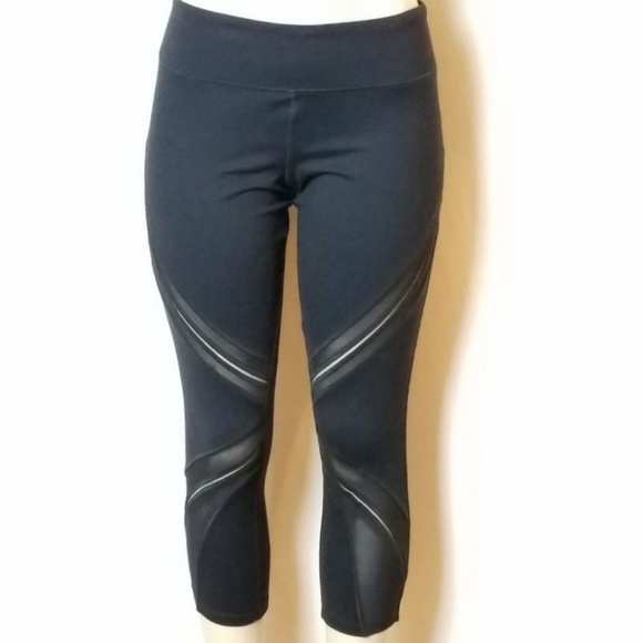 Forever 21 Pants - FOREVER 21 Stretch Yoga Capris